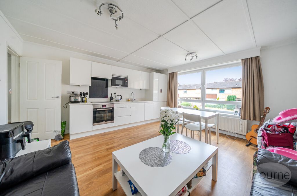 Property photo 3 of 17 500784B2-3975-43c...