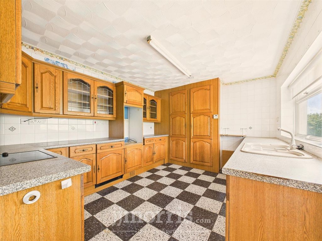 Property photo 3 of 23 Kitchen