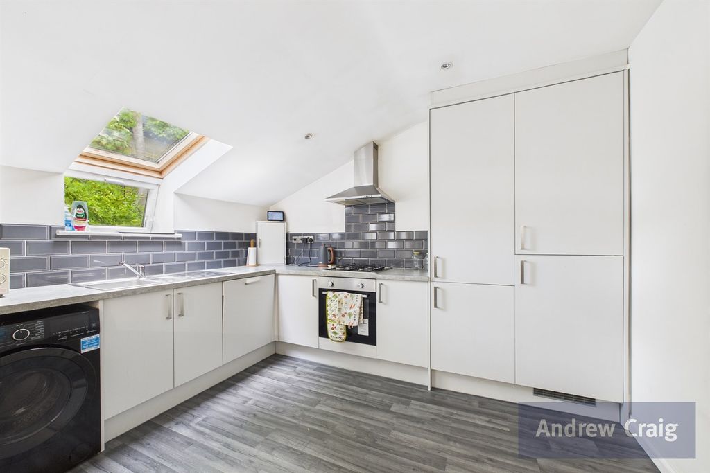 Property photo 3 of 11 Kitchen
