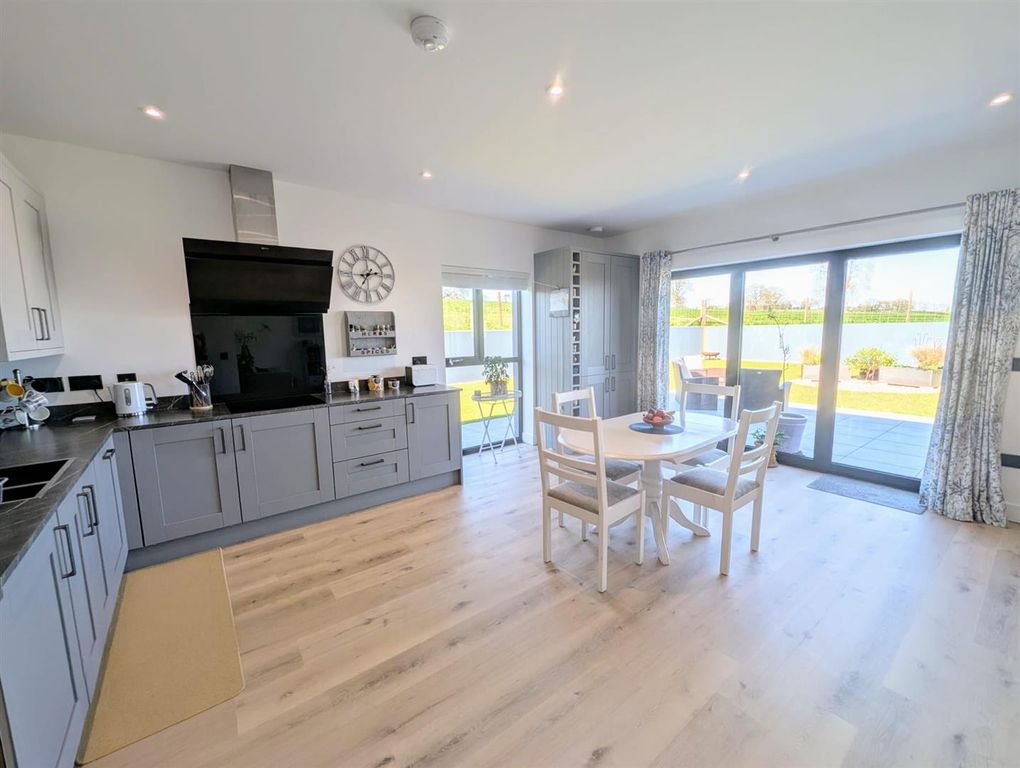 2 bed barn conversion for saleSpond, Kington HR5 photo 4