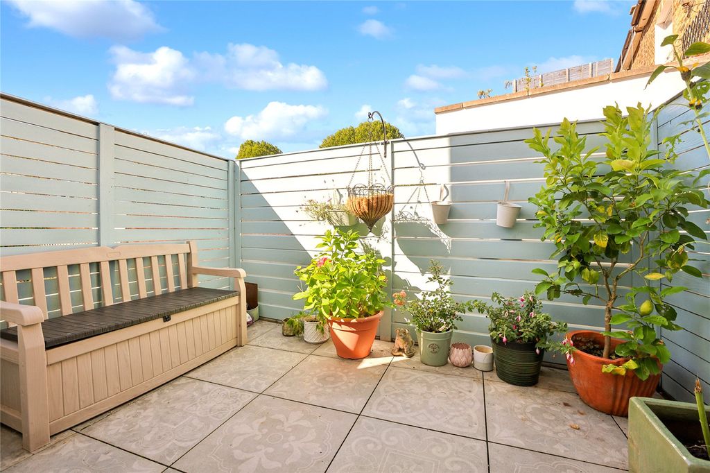 Property photo 2 of 10 Terrace