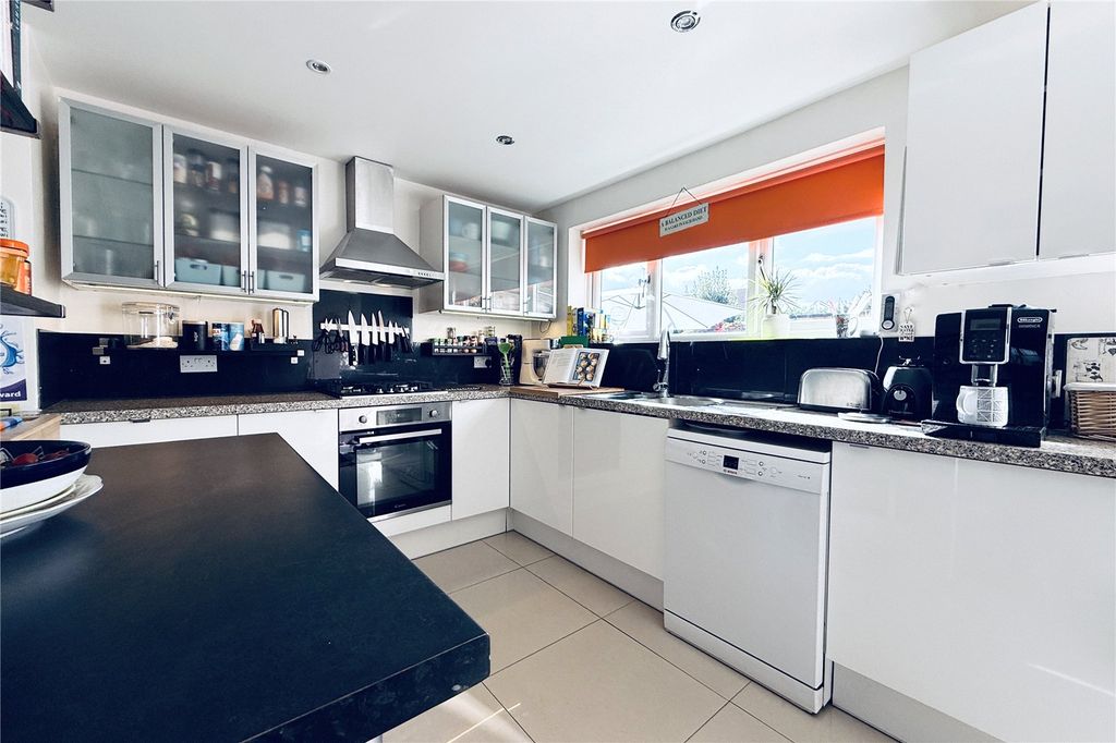 Property photo 3 of 17 Picture 3