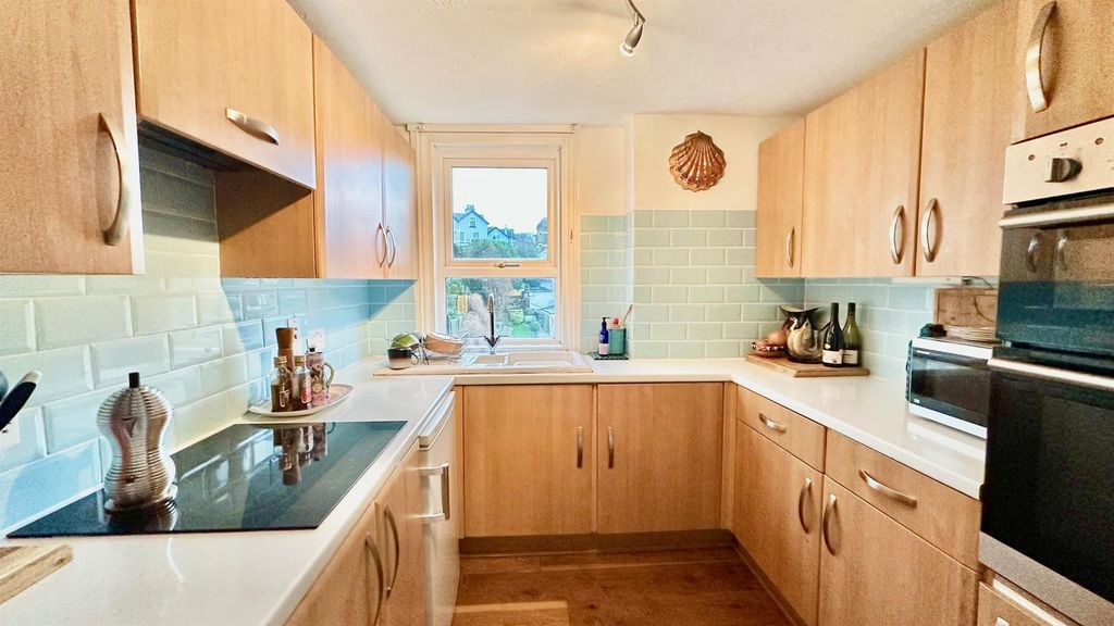 Property photo 2 of 36