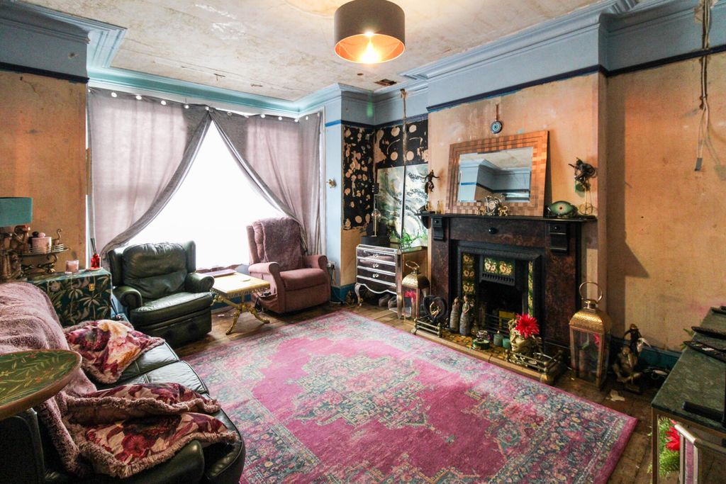 Property photo 3 of 15 Living Room