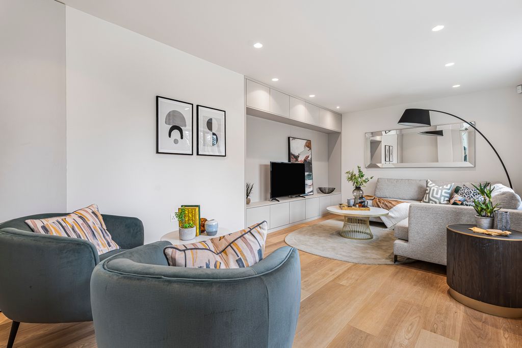 Property photo 3 of 42