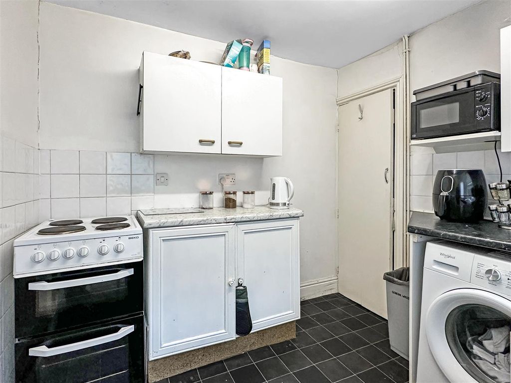 Property photo 3 of 14 Kitchen A.Jpg