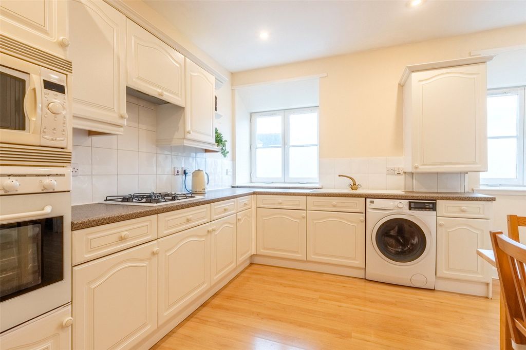 Property photo 3 of 27 Ivory Court 3