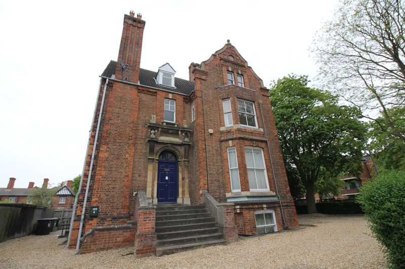 Property photo 1 of 8 Mid Floor Flat