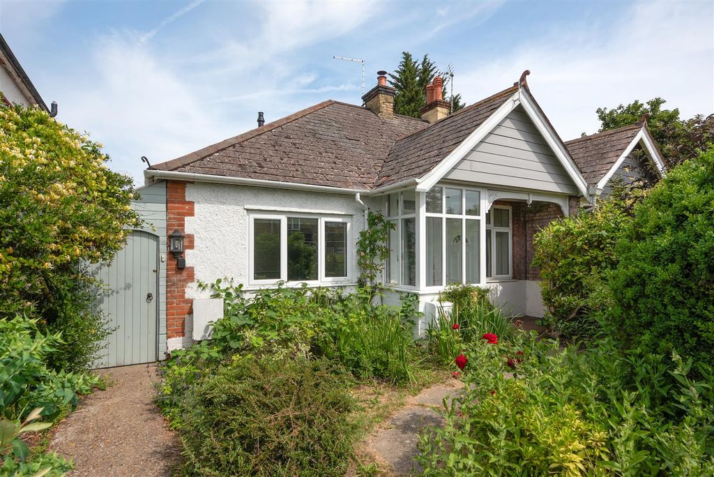 Property photo 1 of 14 Cromwell Road, Whitstable