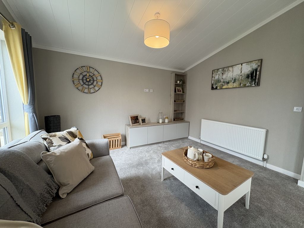 Property photo 2 of 17 2