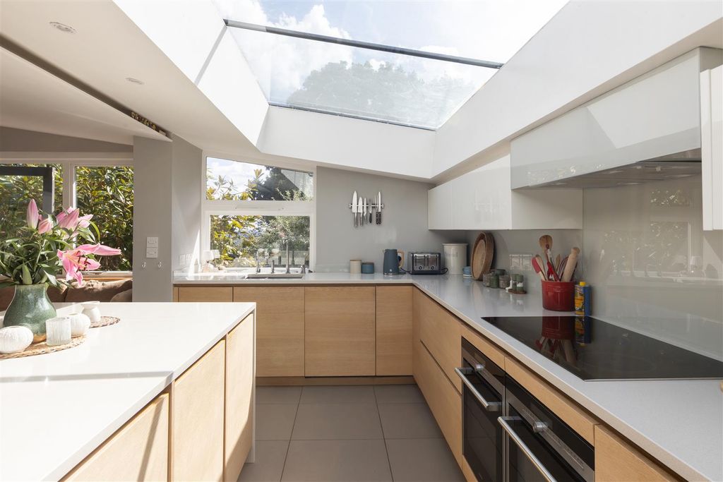 Property photo 3 of 27