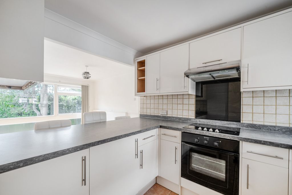 Property photo 2 of 11 1484184-7-6A42461...