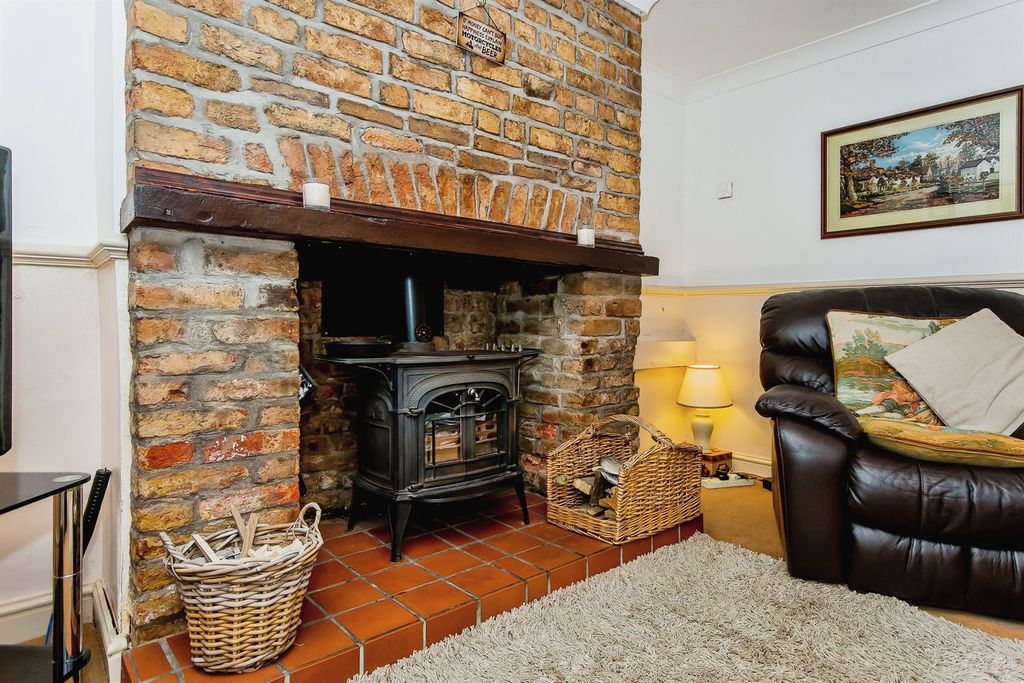 Property photo 3 of 12