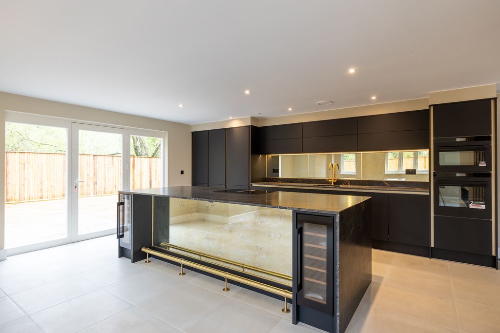 Property photo 3 of 34 7Bonningtonk