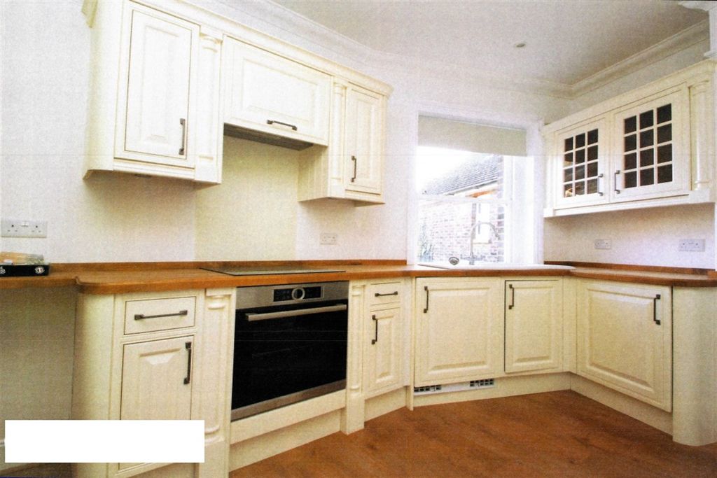 Property photo 3 of 6 Kitchen