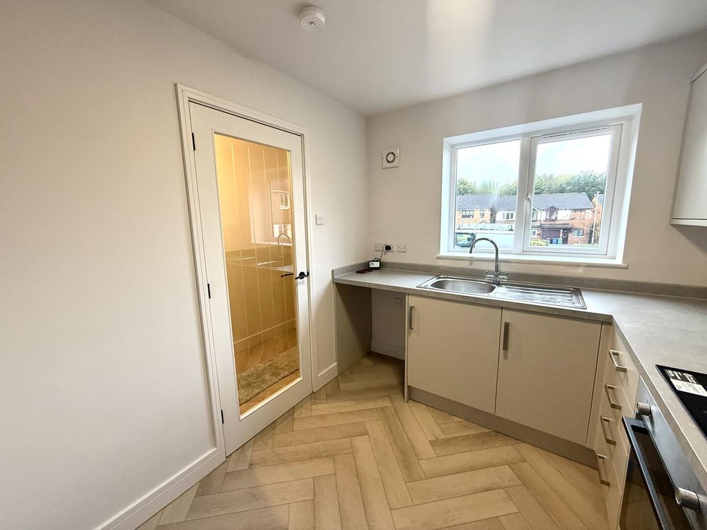 Property photo 3 of 13 Kitchen
