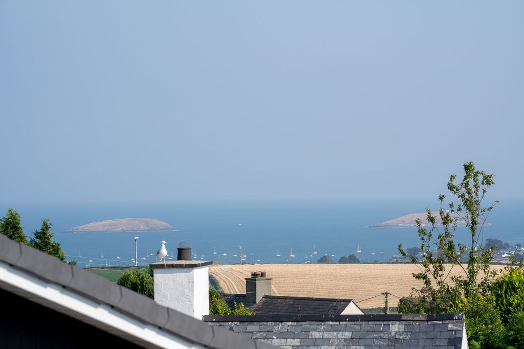 Property photo 3 of 32
