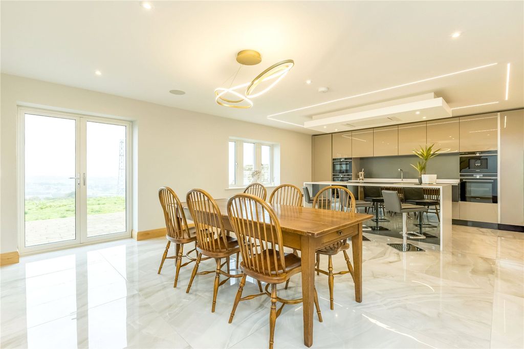 Property photo 3 of 35 Living/Dining Kitche