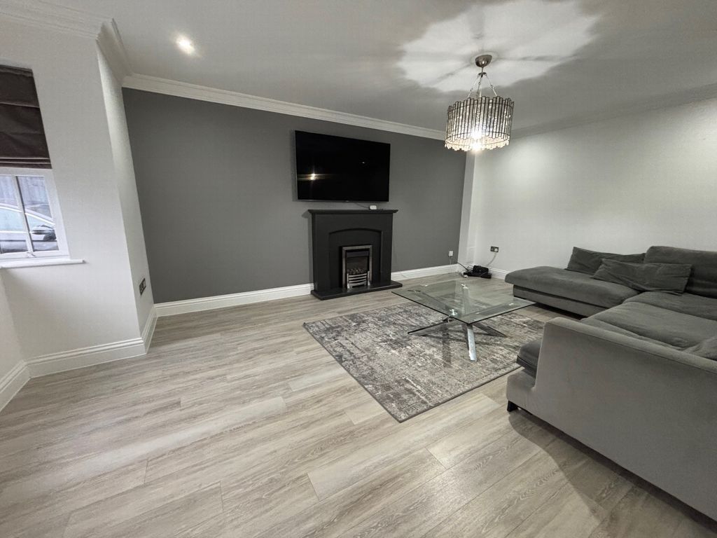 Property photo 3 of 7 Photo 1