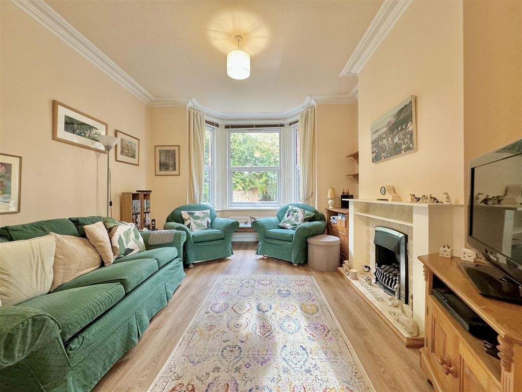 Property photo 2 of 28