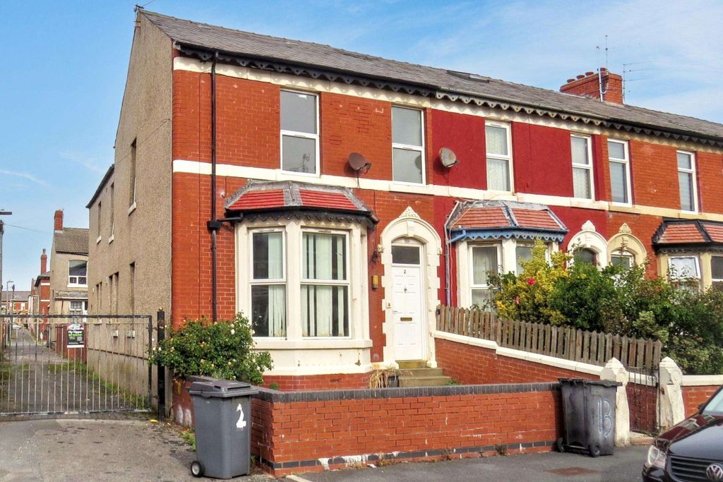 Property photo 1 of 20 2 Chesterfield Road, Blackpool, Lancashire, Fy1 2Pp
