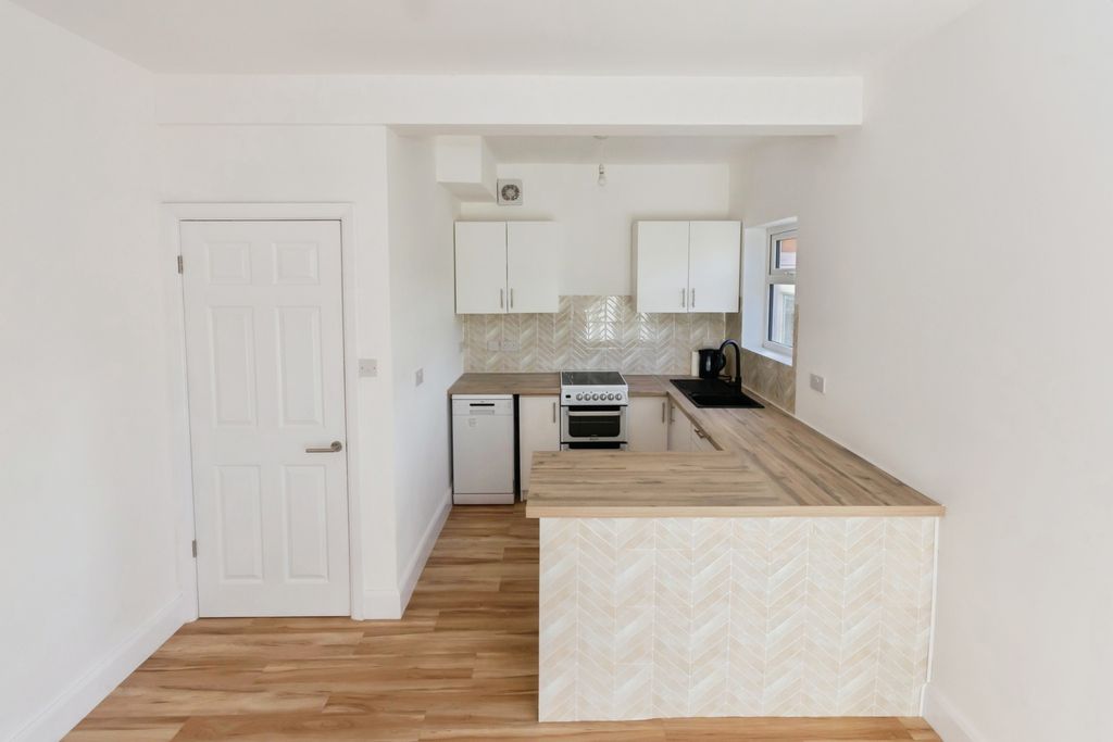 Property photo 2 of 20 Pbox-Img.Jpg