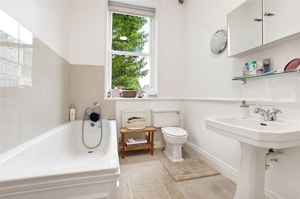 Property photo 3 of 19 Picture No. 06
