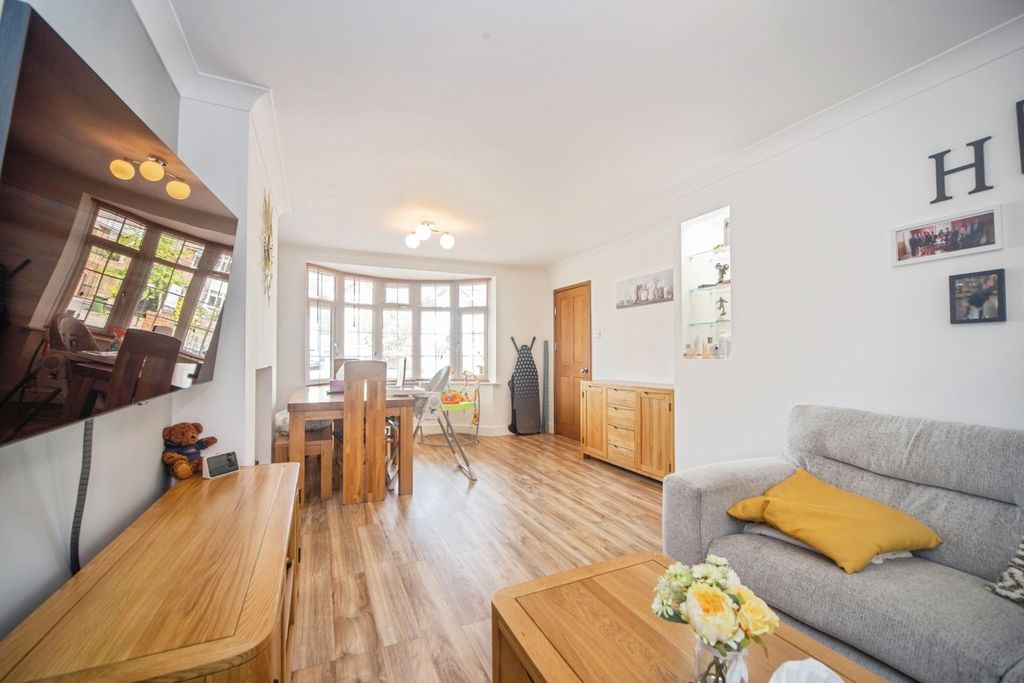 Property photo 2 of 17 Photo