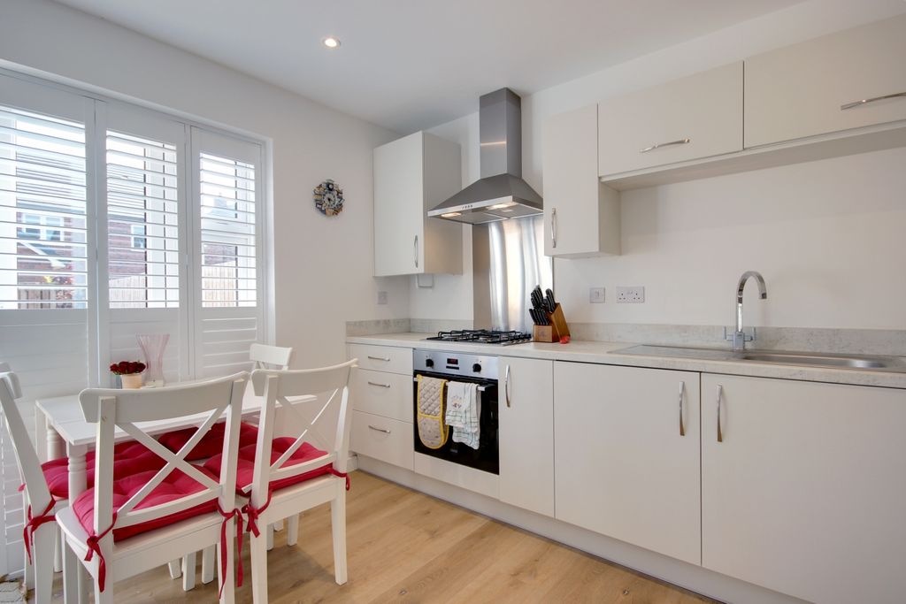 Property photo 2 of 15 1 Kit Din A