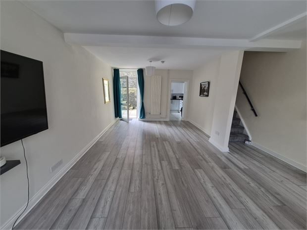 Property photo 2 of 8 Lounge