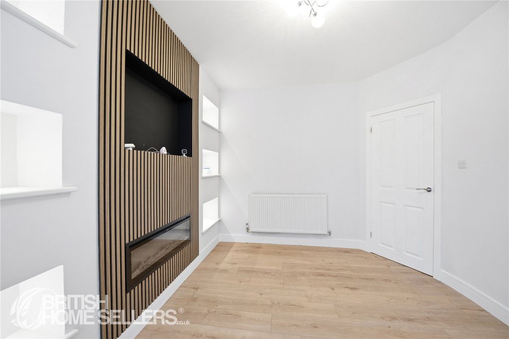 Property photo 3 of 15 Picture No. 12