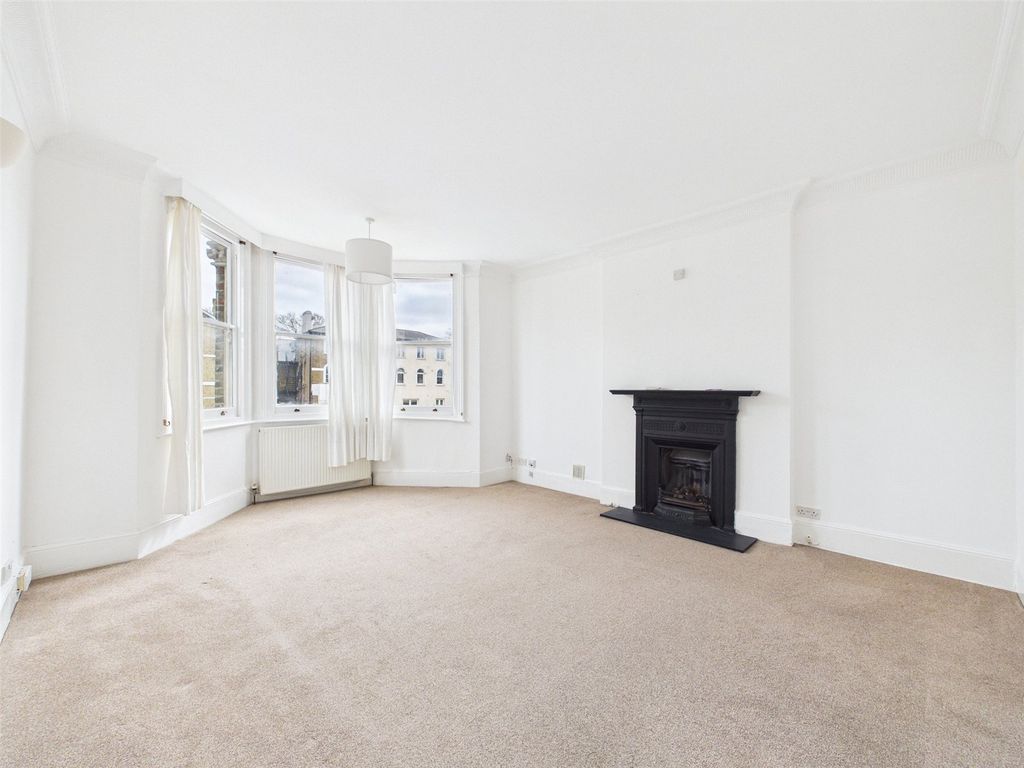 Property photo 2 of 8 Picture No. 13