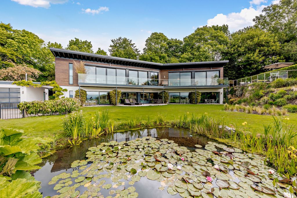 Property photo 1 of 24