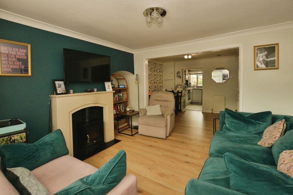 Property photo 3 of 14 Living Room
