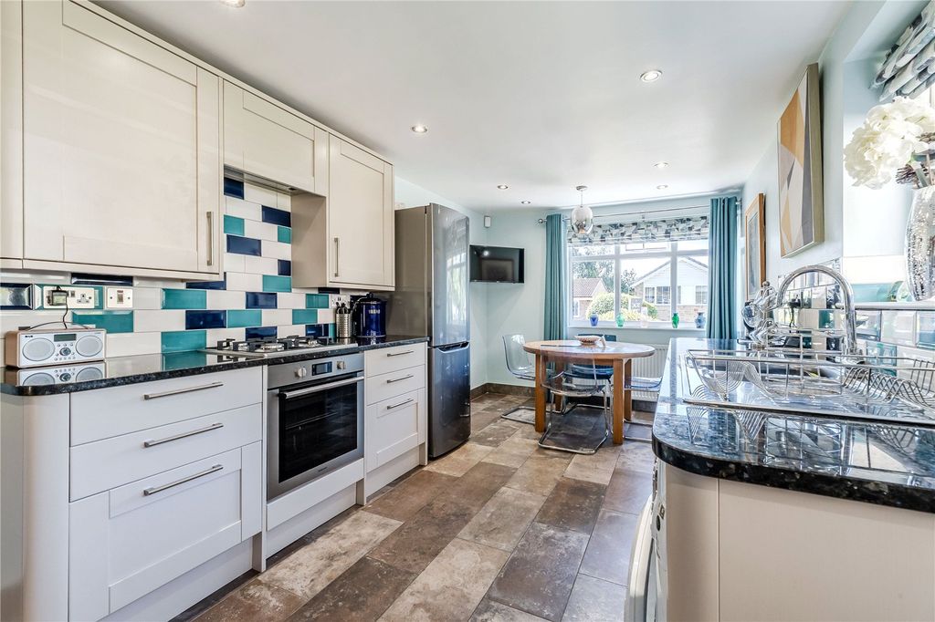 Property photo 3 of 19 Dining Kitchen