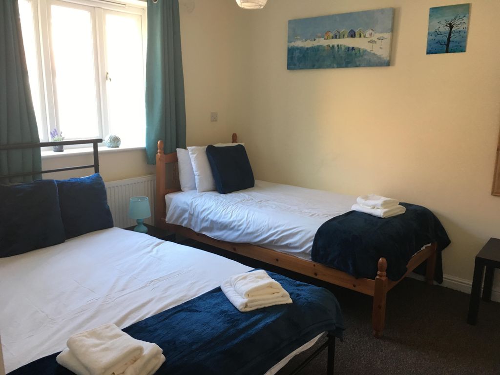 Property photo 3 of 7 Bedroom 1