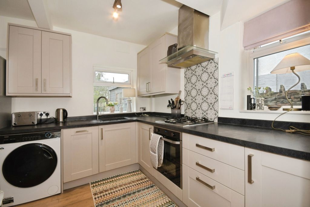 Property photo 2 of 16 Photo