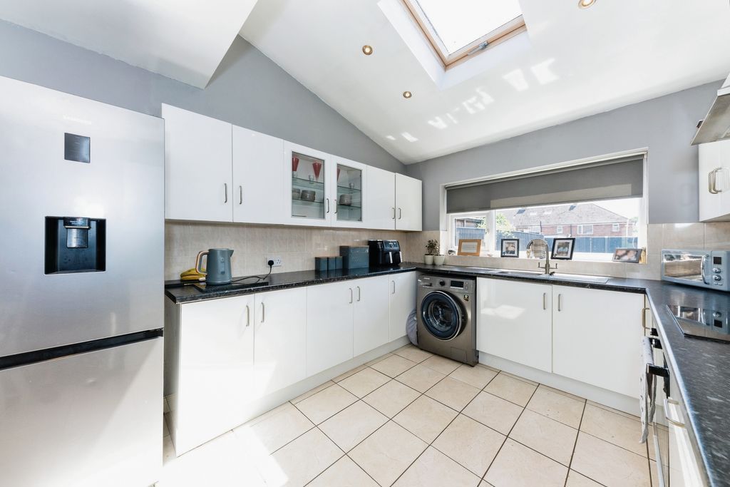 Property photo 2 of 16 Kitchen 2