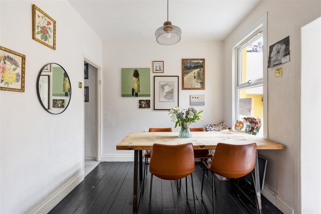Property photo 3 of 20 Thorpe Road, E7