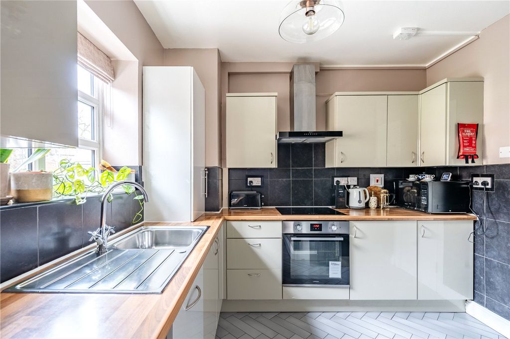 Property photo 2 of 14 Picture No. 05