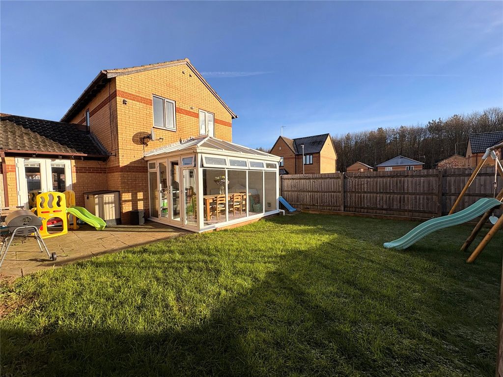 Property photo 2 of 28 Picture No. 18