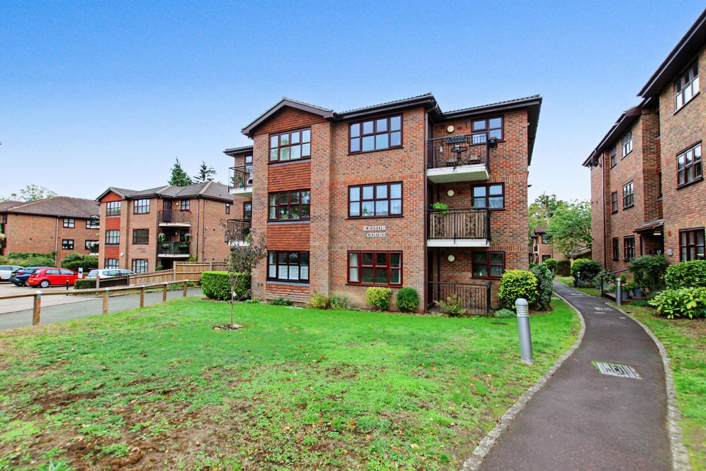 Property photo 1 of 7 Front (Exterior)