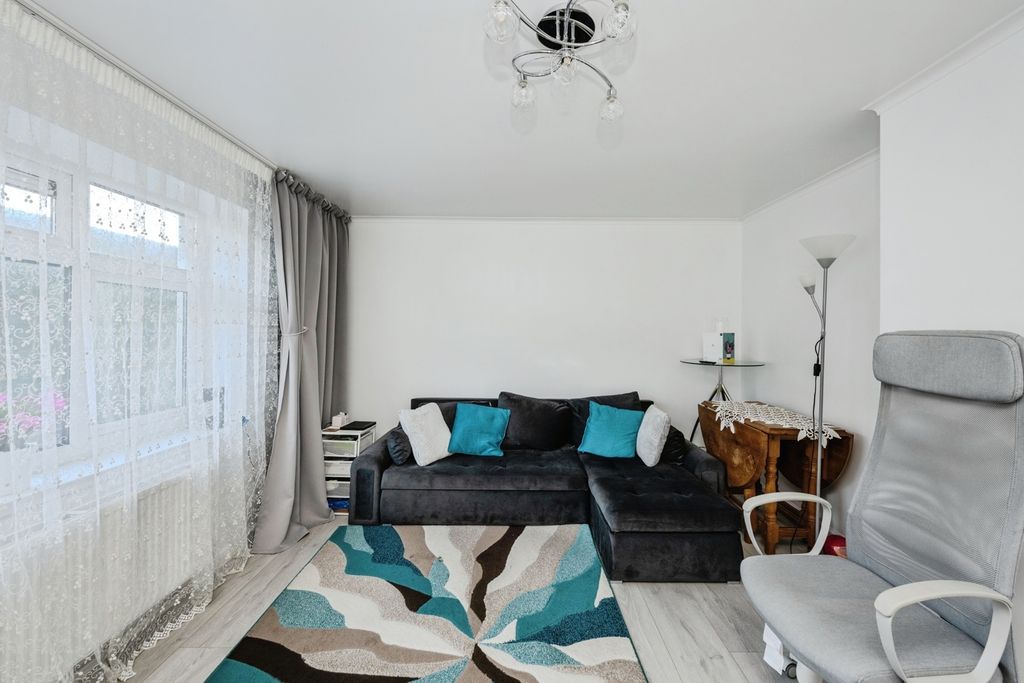 Property photo 3 of 17 Pbox-Img.Jpg