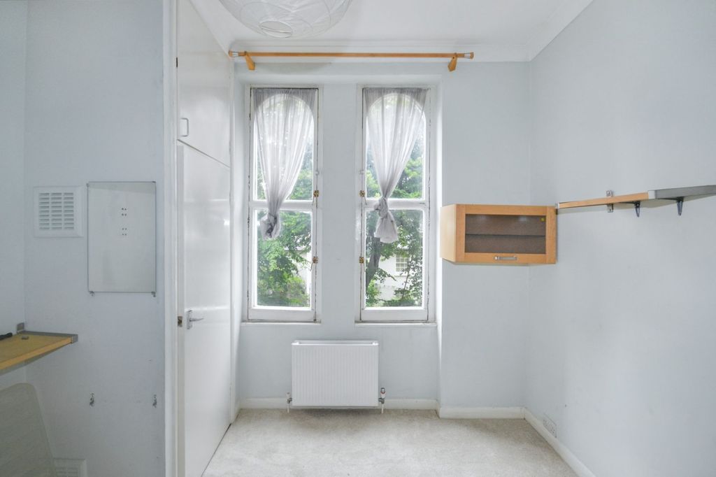 Property photo 3 of 9 Flat B, 79 Hereford Road, Notting Hill, London W2 5Bb