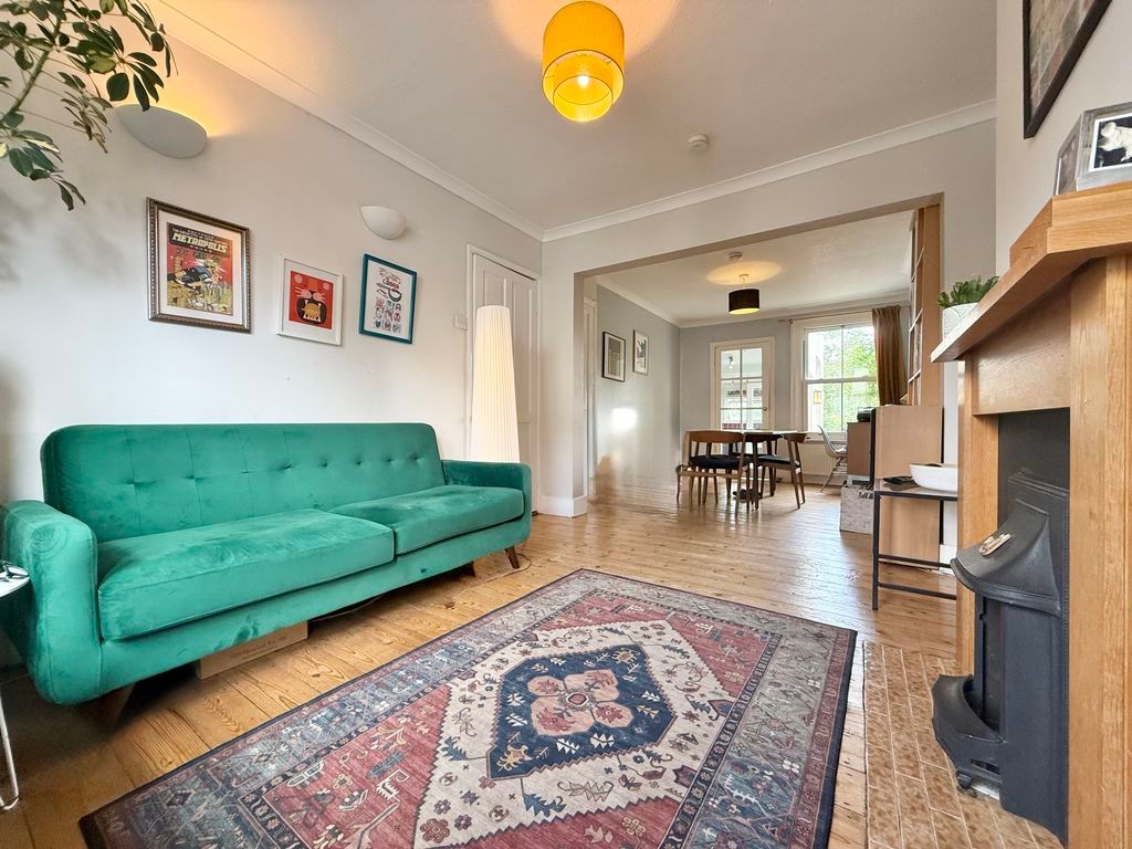 Property photo 2 of 17 Lounge