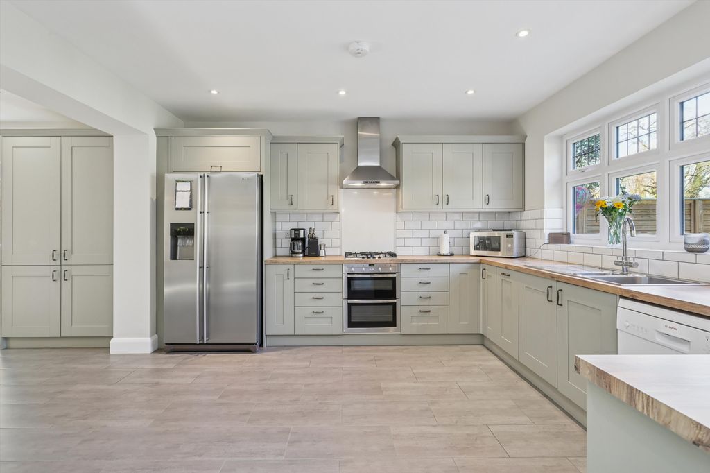 Property photo 3 of 18 Image