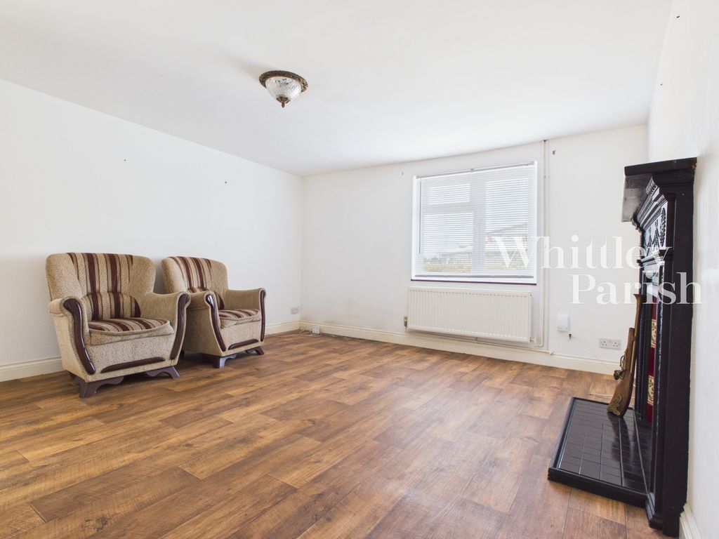 Property photo 3 of 18 Cam04332G0-Pr0845-Still011