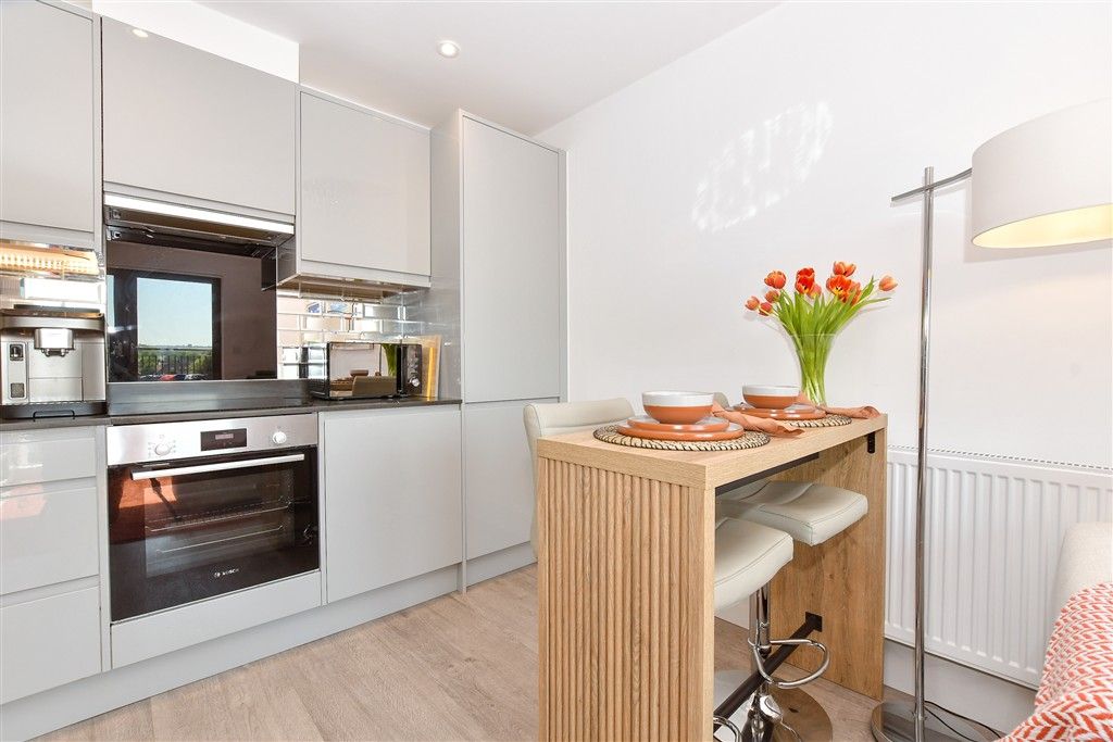 Property photo 1 of 13 Living Room / Kitchen / Diner