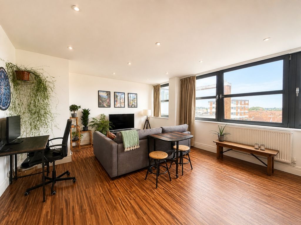 Property photo 2 of 9 Cf1c975d-Da1B-432...
