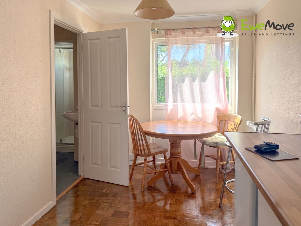 Property photo 3 of 10 Dining Area